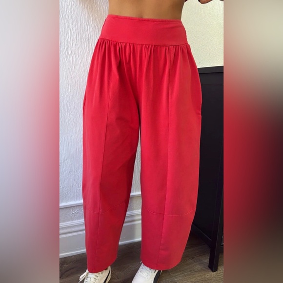 NWT Eesome Relaxed Barrel Pants and Cropped Patch Back Top Set Red - Picture 6 of 7